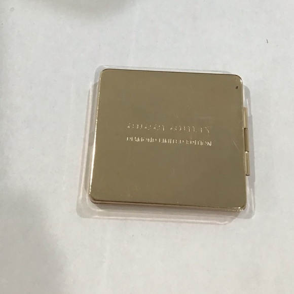 $700 Gucci  Gold Metal & Rhinestone compact mirror - Picture 3 of 3